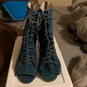 Laced up shoes teal turquoise